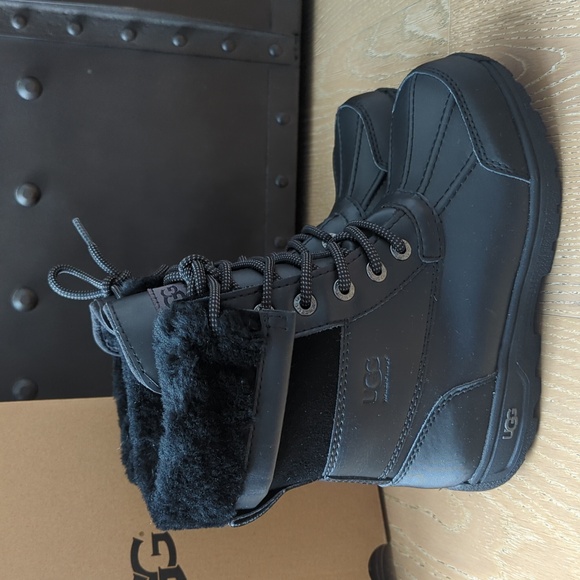 UGG K Butte II CR Winter Boots, Kids Size 13, Black NIB - Picture 2 of 9